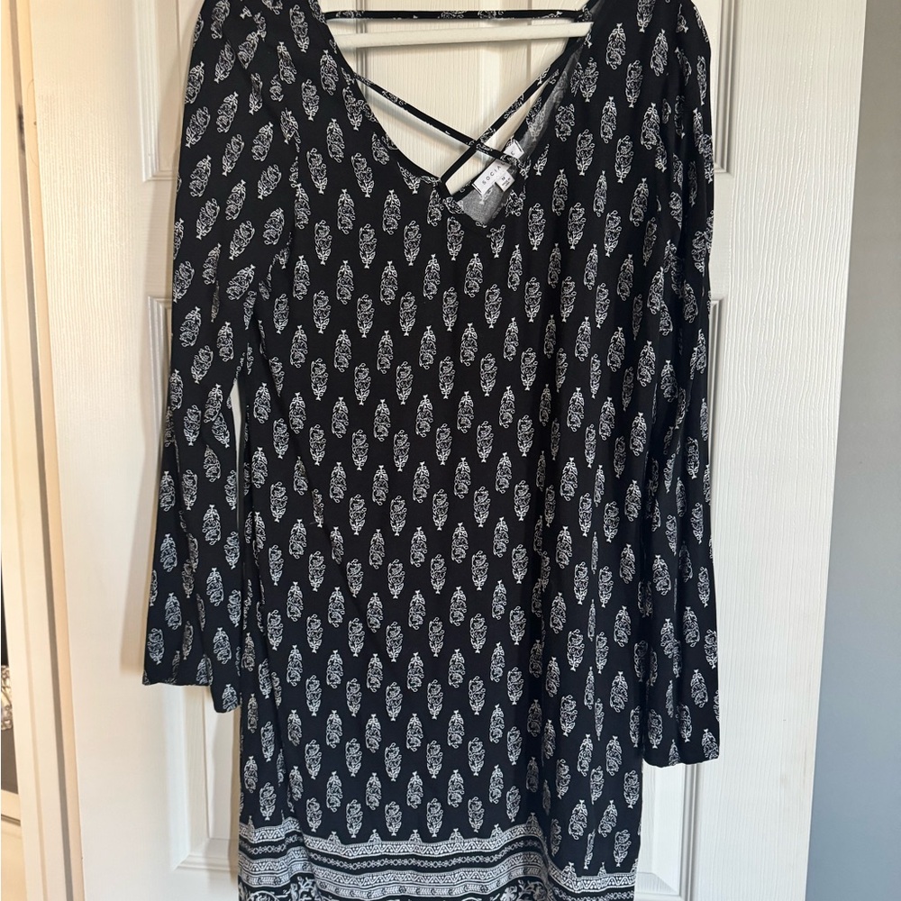 Socialite Black and White Long Sleeve Dress